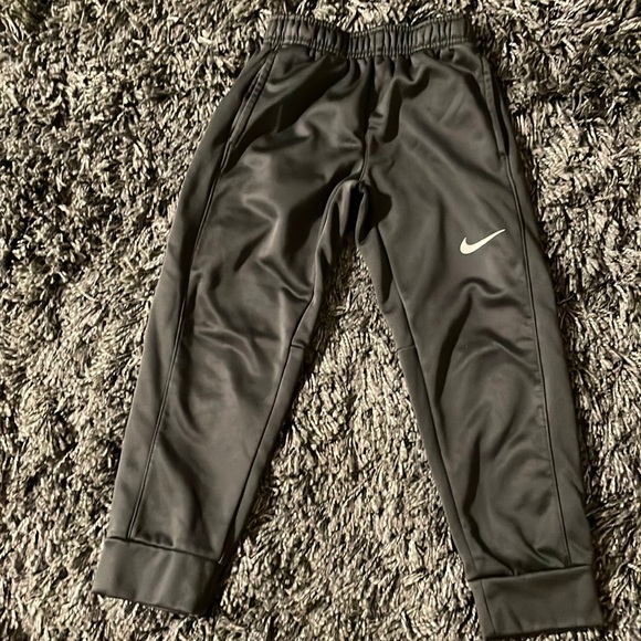 Nike Joggers - Picture 1 of 1